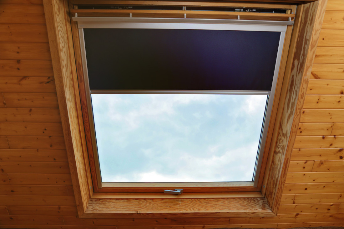 Markizy do okien dachowych - alternatywa dla klimatyzacji w domu