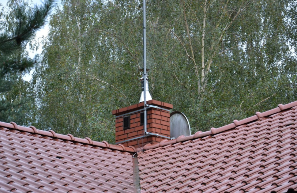 Domową instalację kanalizacyjną wentyluje się przez przewód kominowy