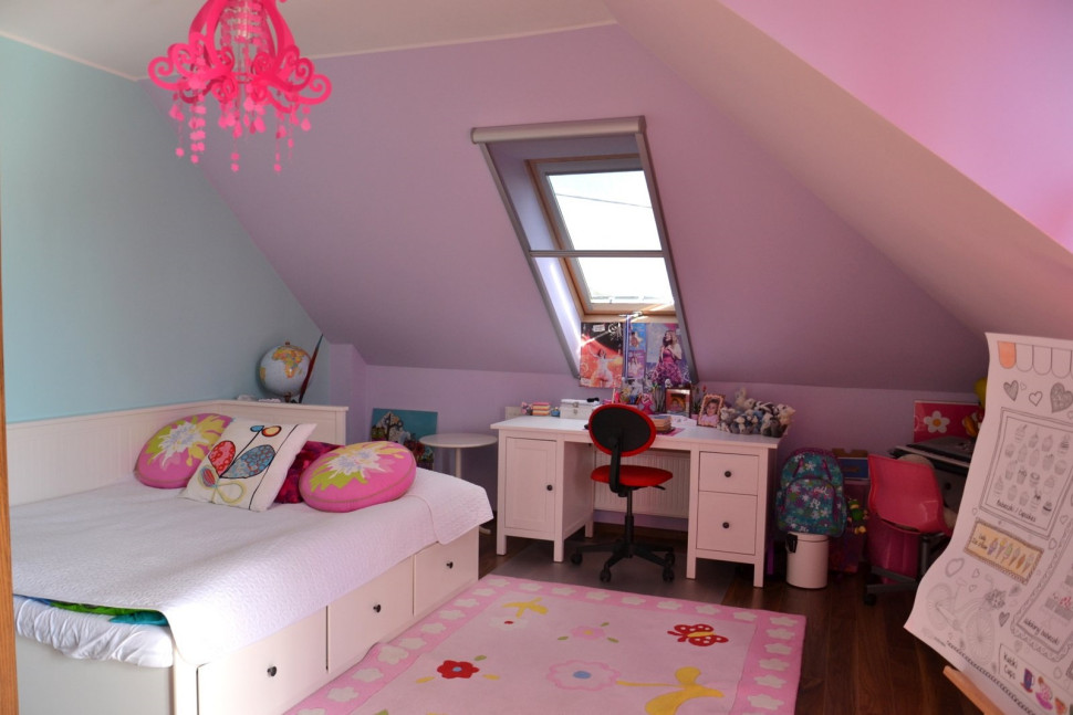 W każdej sypialni jedno okno ma moskitierę