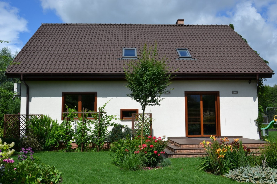 Okna połaciowe w dwuspadowym dachu