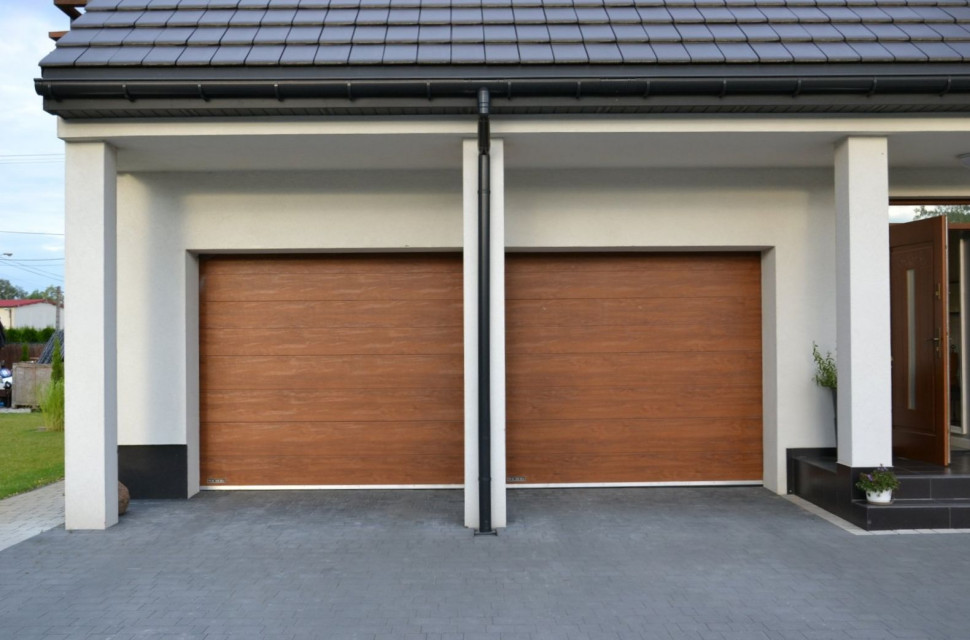 Dwie bramy garażowe