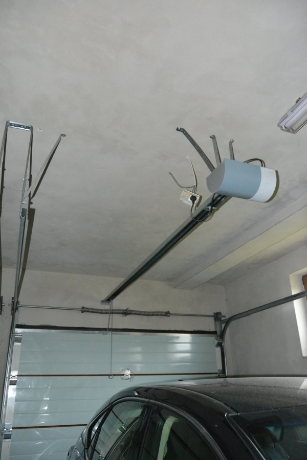 Napęd bramy garażowej z mechanizmem łańcuchowym