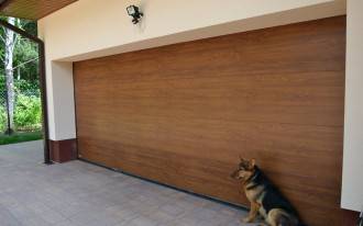 Zamówiłem bramę segmentową bez tłoczeń, żeby nie zbierał się na nich kurz