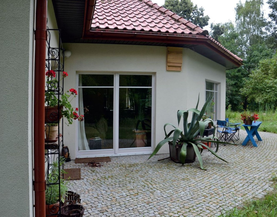 Powierzchnię tarasu wykończono kostką z granitu