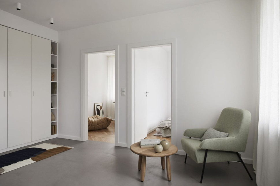 Dodatkowe pomieszczenie w mieszkaniu Kuchnia w odświeżonym mieszkaniu przy al. Niepodległości w Warszawie