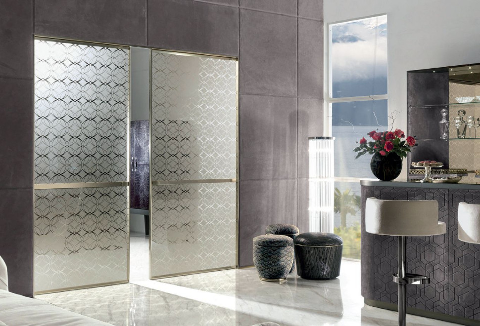 Szklane drzwi przesuwne z kolekcji Wave, wykonywane na zamówienie