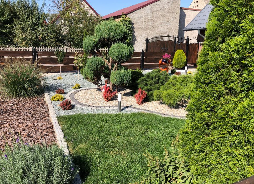 Oczyszczalnia wkomponowana w ogród