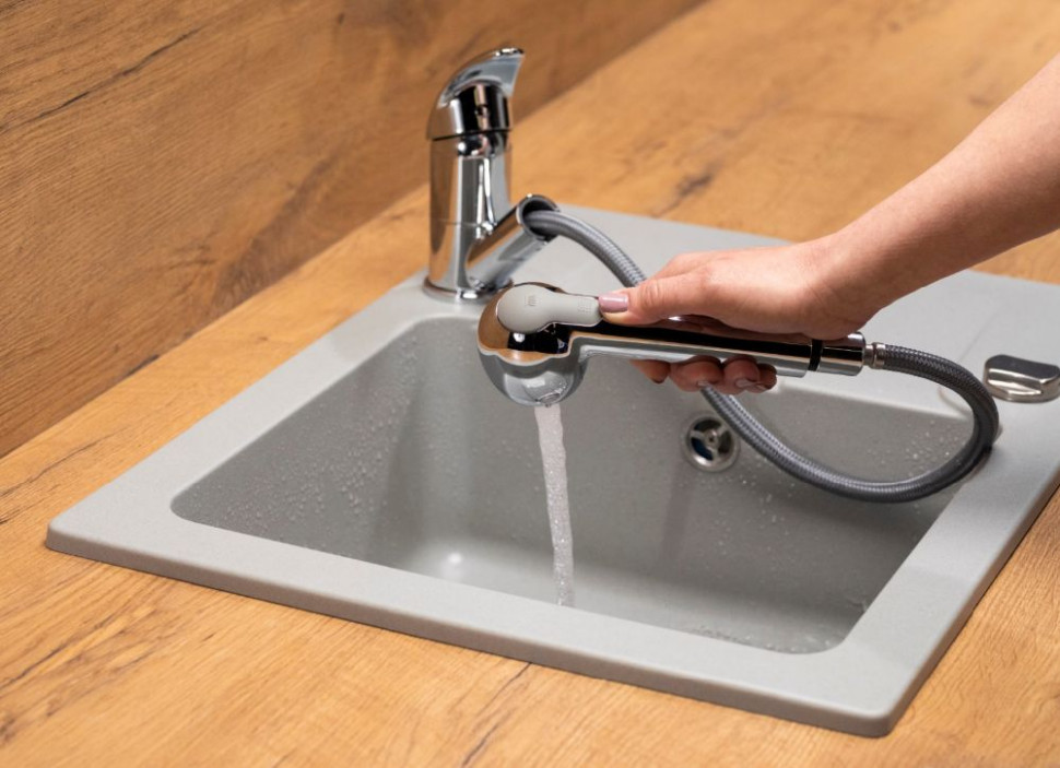 Model Indira KFA Armatura, wyposażony w wąż o długości 1200 mm