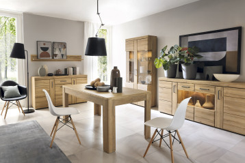 Kolekcja Cortina z przeszkleniami i metalowymi uchwytami