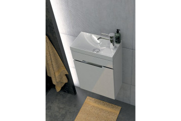 Zestaw Silver - kompozycja małej, zgrabnej umywalki syntetycznej z szafką z drzwiami