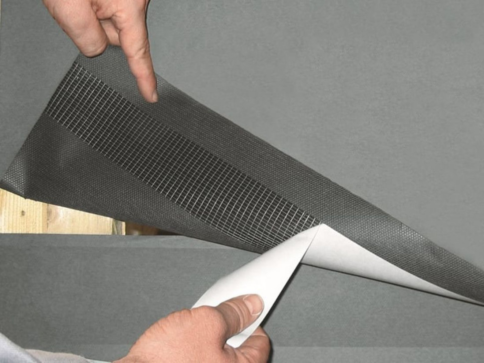 Specjalne paski klejące zastosowane w membranach CREATON zapewniają szczelne i trwałe połączenie