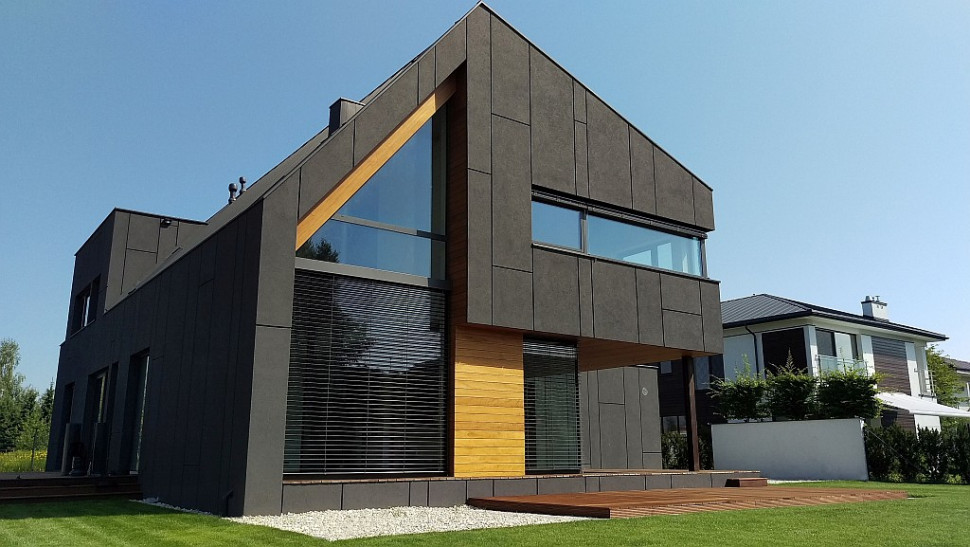 Kolor elewacji ocieplonego domu nie ma wpływu na temperaturę w środku. fot. Baumit