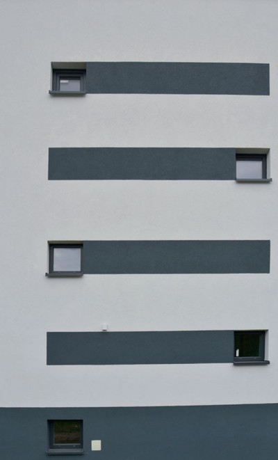 Elewacja wschodnia z oknami przy klatce schodowej