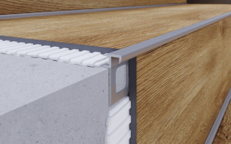 Schody zbudowane z paneli winylowych - nowe profile schodowe od Arbiton