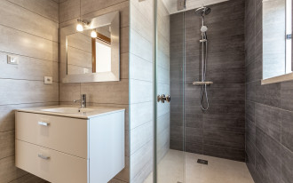 Przeprowadzamy generalny remont łazienki - jakie płytki wybrać?