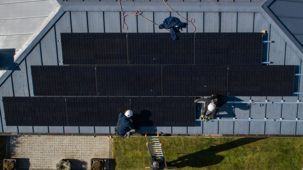 Fotowoltaika a budowa domu: którą instalację fotowoltaiczną wybrać?