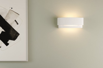 Amas - uniwersalny kinkiet nawiązujący do architektury modernistycznej