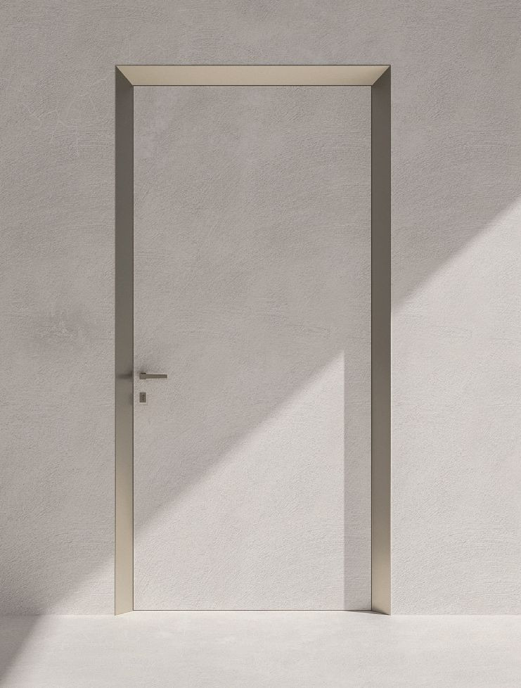 Drzwi rozwierane z ozdobną ościeżnicą