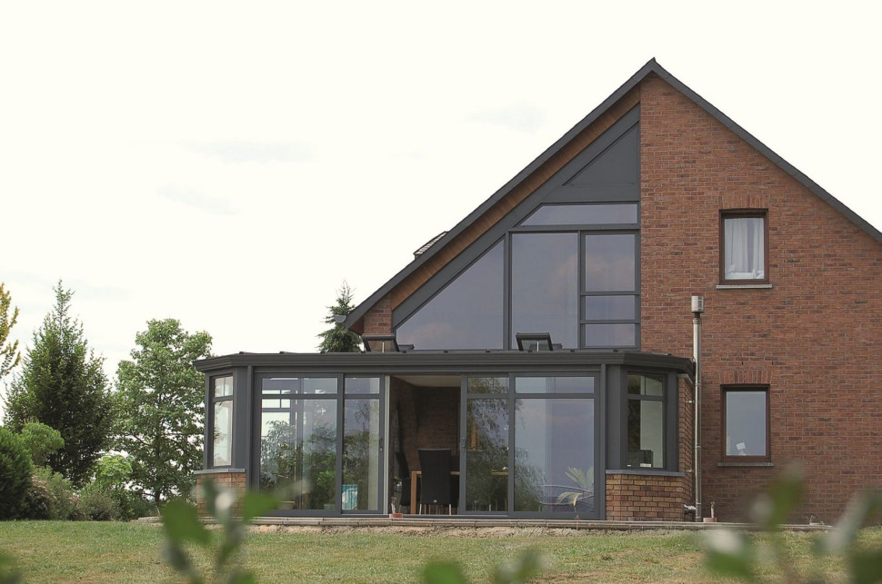 Z aluminium produkuje się okna dowolnej wielkości i kształtu