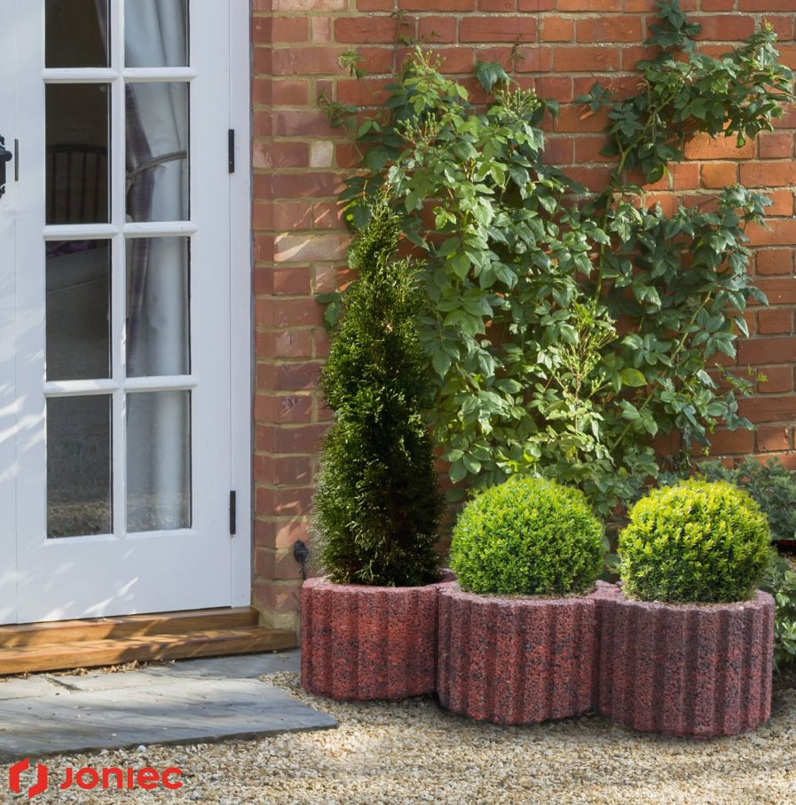 Gazony można posadowić bezpośrednio na ziemi przed domem i w każdym dowolnym miejscu na posesji. fot. Firma JONIEC®