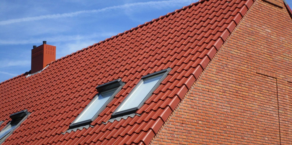 Dach pokryty dachówką ceramiczną Madura
