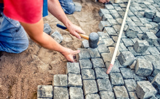 Kostka granitowa - koszt ułożenia i wzory jak ułożyć kostkę?