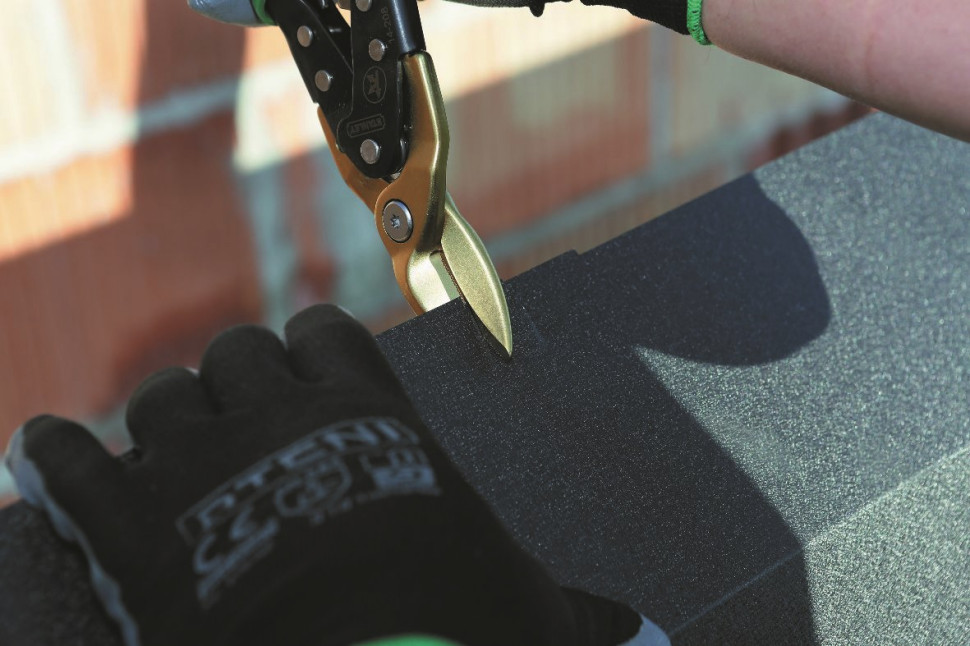 Blachy należy ciąć na zimno specjalnymi nożycami