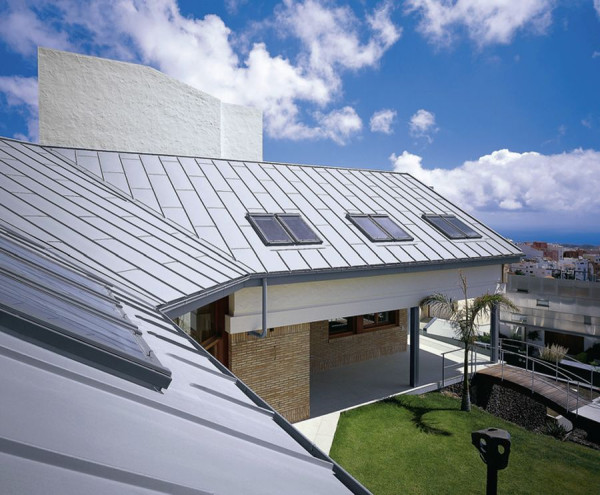 Blacha płaska w wersji luksusowej, czyli niewymagające konserwacji pokrycie z tytan-cynku