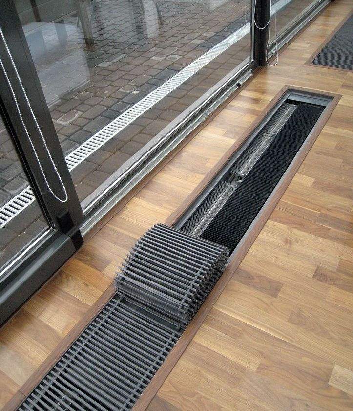 Grzejnik kanałowy z podestem zwijanym (szarym)