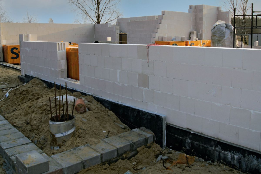 Charakterystyka ścian dwuwarstwowych z betonu komórkowego, pustaków ceramicznych i silikatów