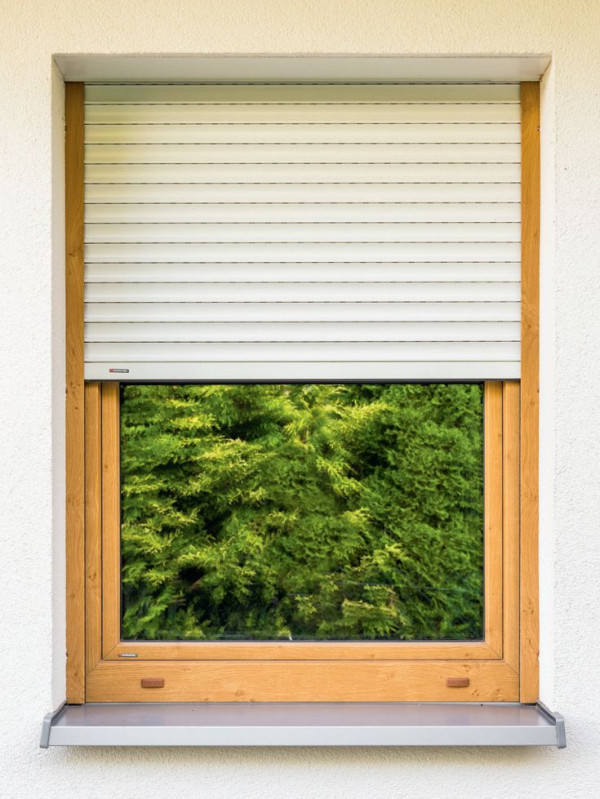 Roleta zewnętrzna na oknie fasadowym