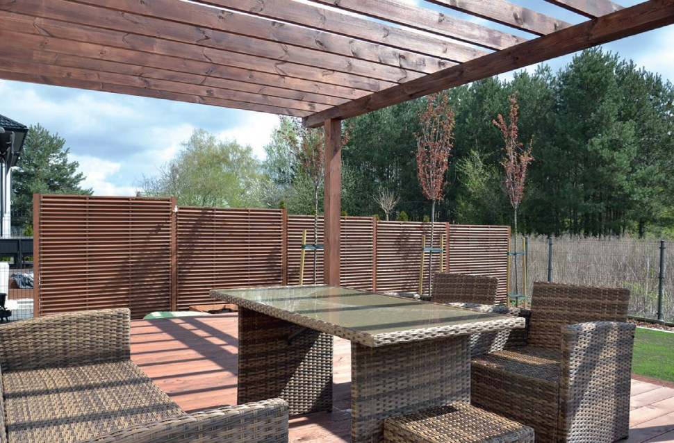 Wygodny komplet mebli ogrodowych z technorattanu