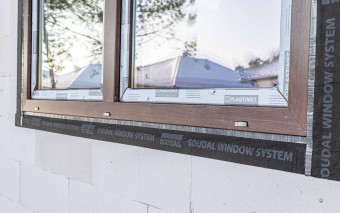 Wymień okna raz, oszczędzaj latami – ciepły i szczelny montaż w systemie SWS