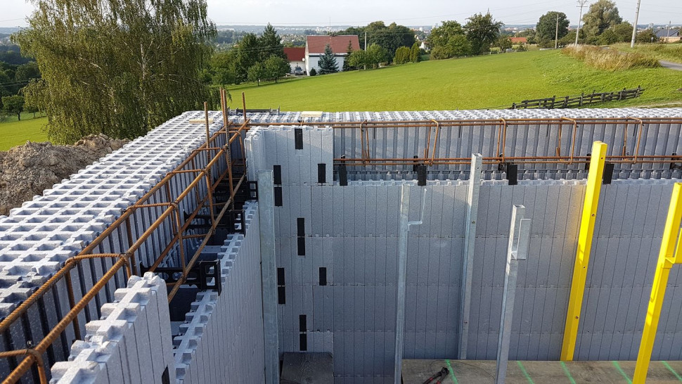 Wieniec MCFU w budynku wznoszonym w technologii IZODOM2000