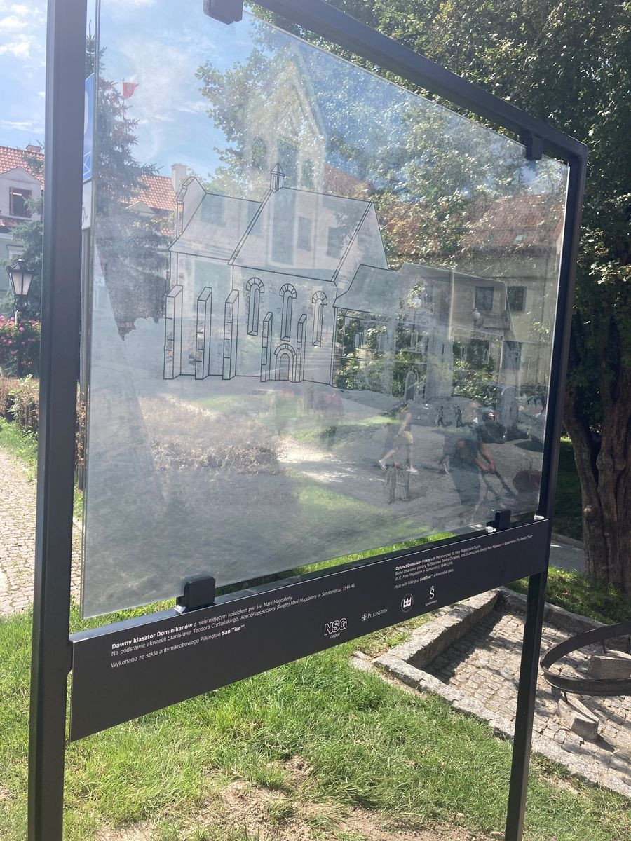 Szklana tablica w Sandomierzu