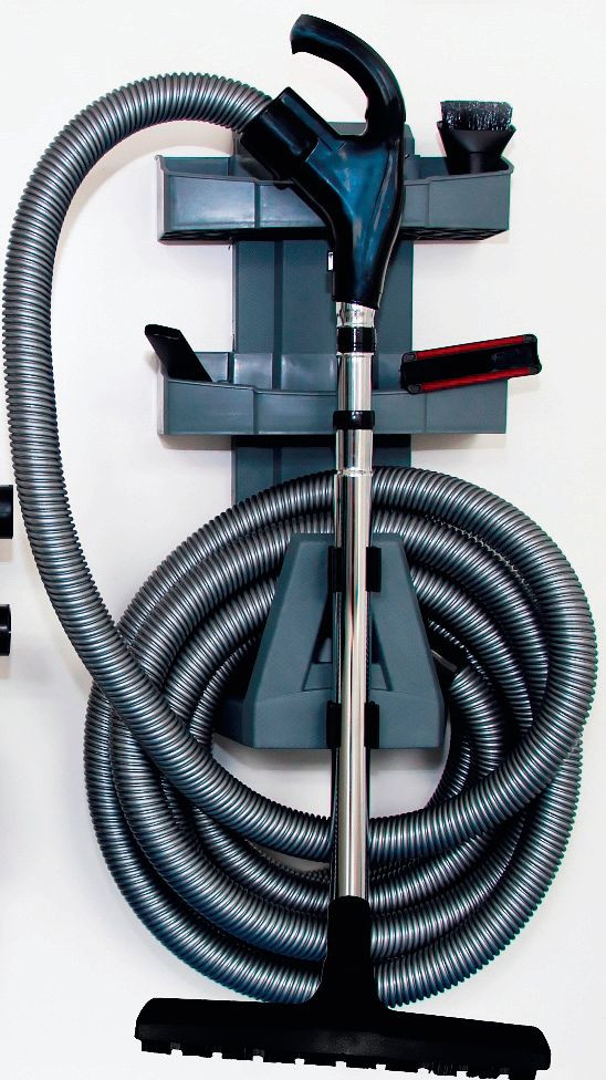 Zestaw sprzątający w podstawowym pakiecie zawiera wąż, rurę teleskopową, ssawki i szczotkę uniwersalną