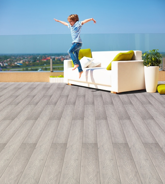 Taras z desek kompozytowych Gardin Natur o usłojeniu 3D