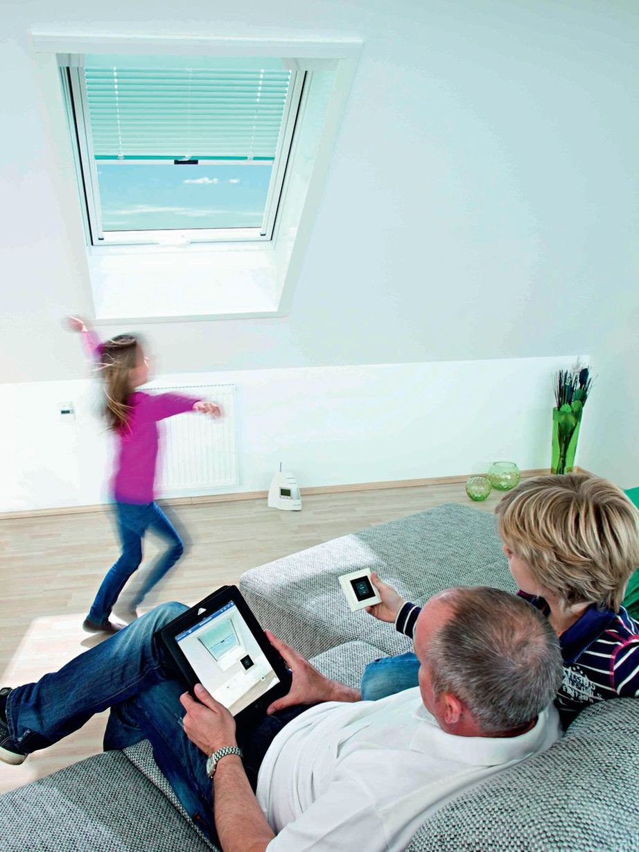 Osłona przeciwsłoneczna okna dachowego sterowana tabletem