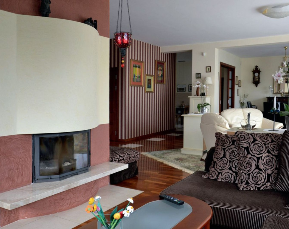 Kominek w aneksie telewizyjnym