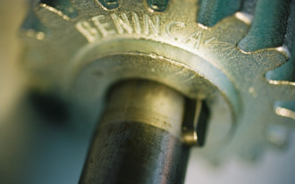 Siłownik do bram przesuwnych BULL8OM w kąpieli olejowej