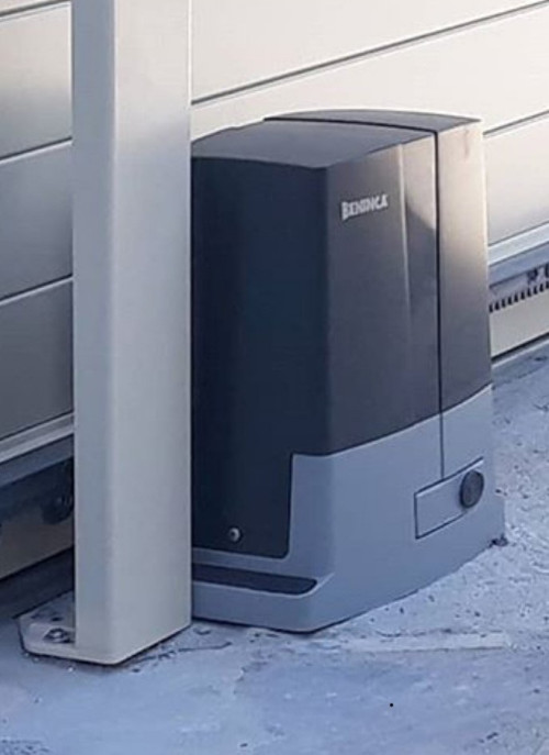 Napęd BULL8OM do bram przesuwnych