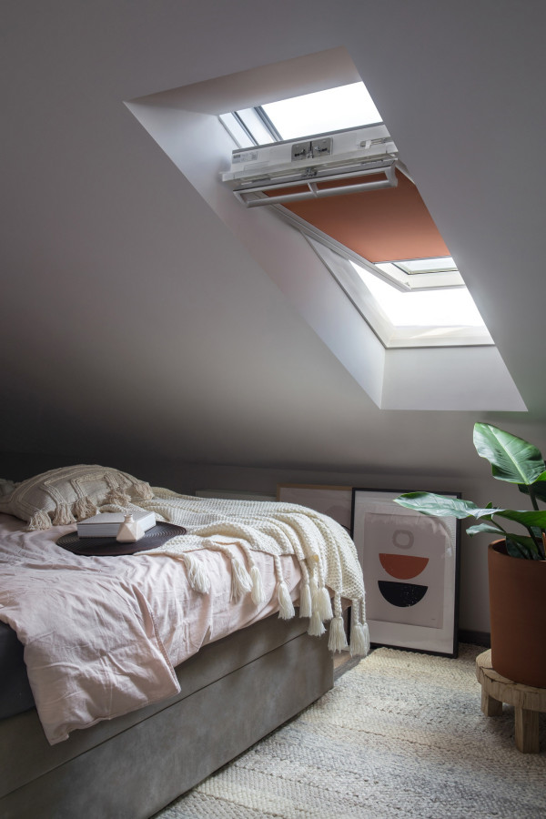 Roleta zaciemniająca VELUX DKL w kolorze pomarańczowym