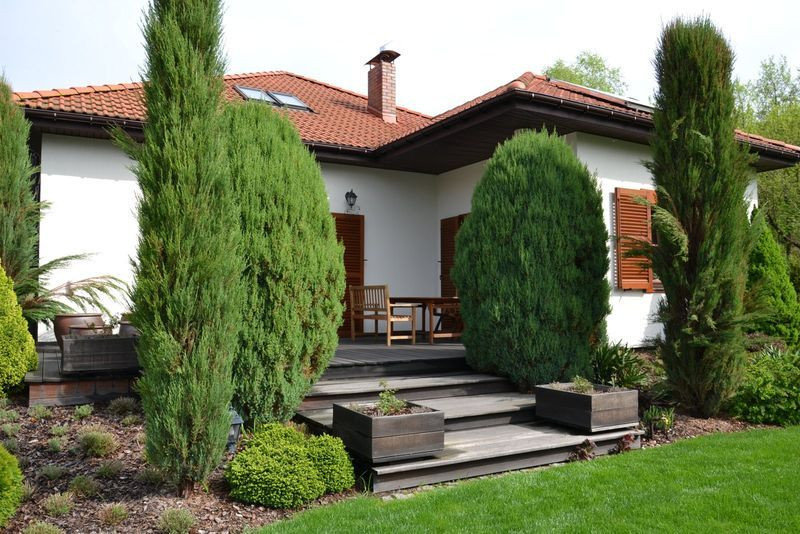 Główny taras, niezadaszony, zwrócony na południe i zachód