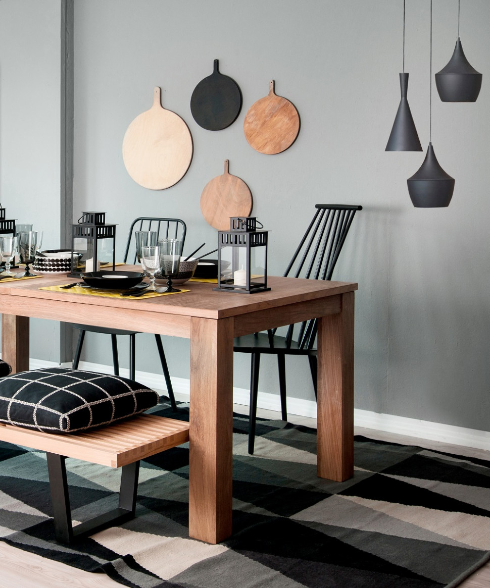 Ściany jadalni w intensywnej szarości 1937 z palety Tikkurila Deco Grey