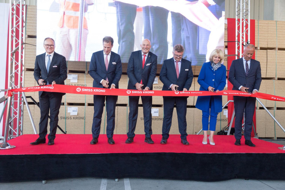 Otwarcie CENTRUM LOGISTYCZNEGO w Żarach. fot. SWISS KRONO