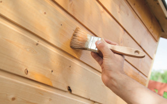 Lazura czy olej … Czym najlepiej chronić drewno?