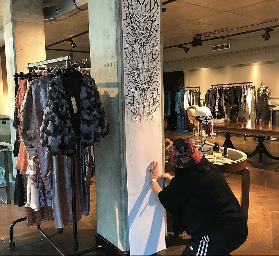 Gosia Baczyńska przy pracy w swoim atelier