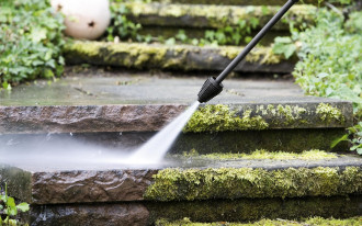 Jak dbać o ścieżki, chodniki i podjazd?