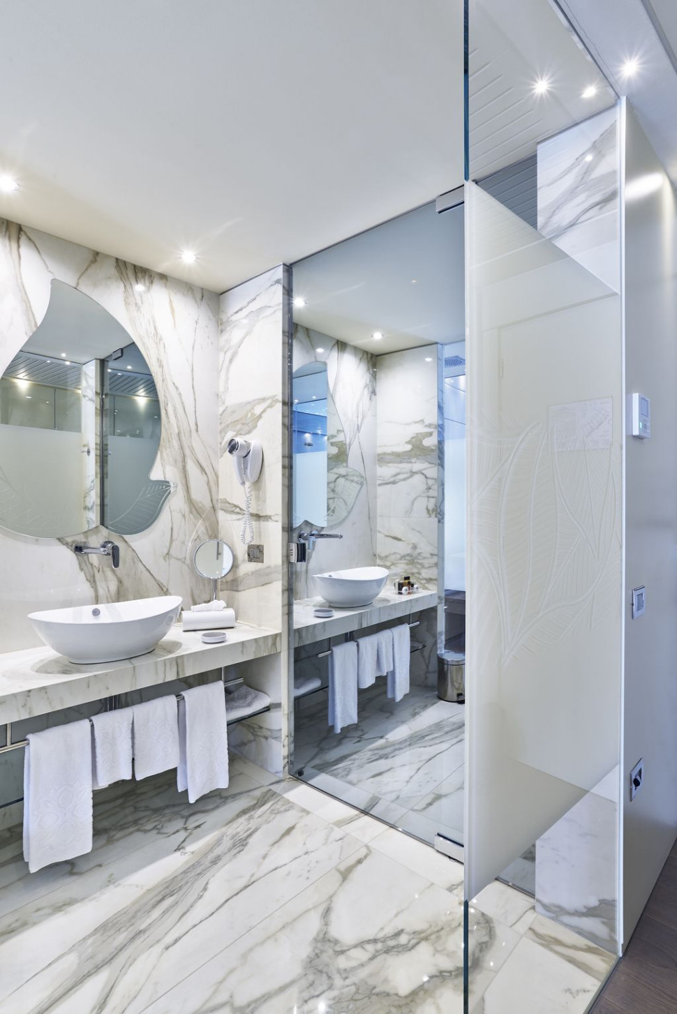 Szkło w aranżacji łazienki. fot. Pilkington IGP