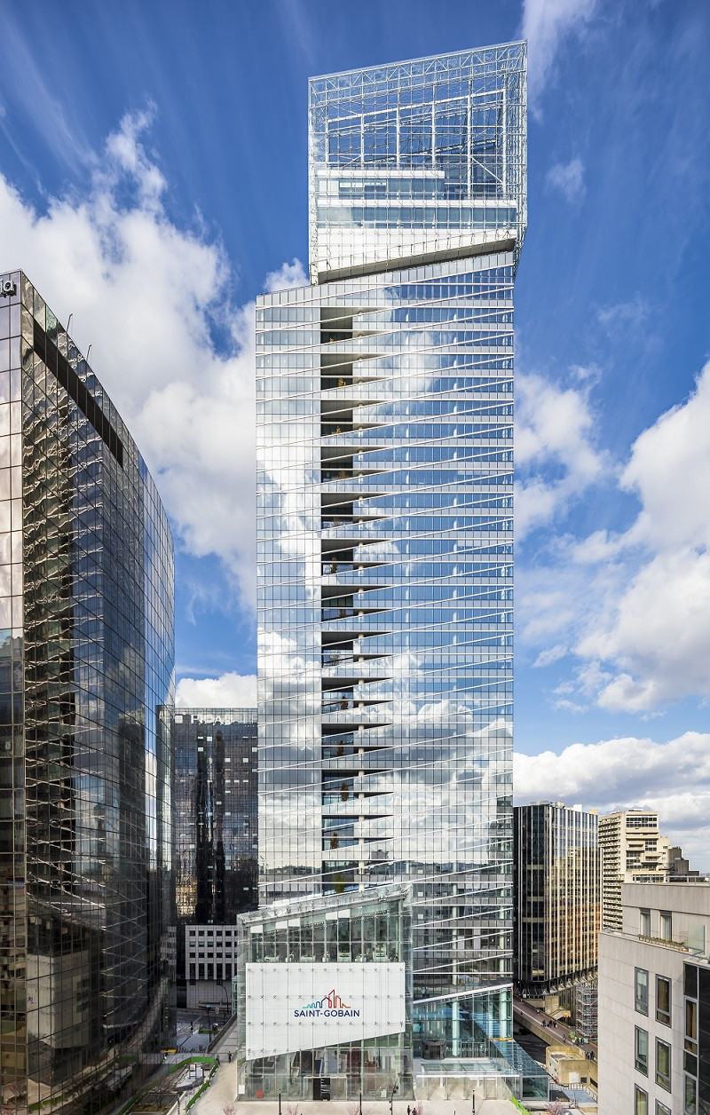 Szklana fasada siedziby Grupy Saint-Gobain w Paryżu